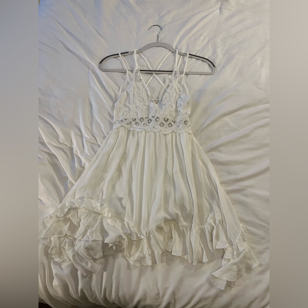 BEAUTIFUL WHITE DRESS